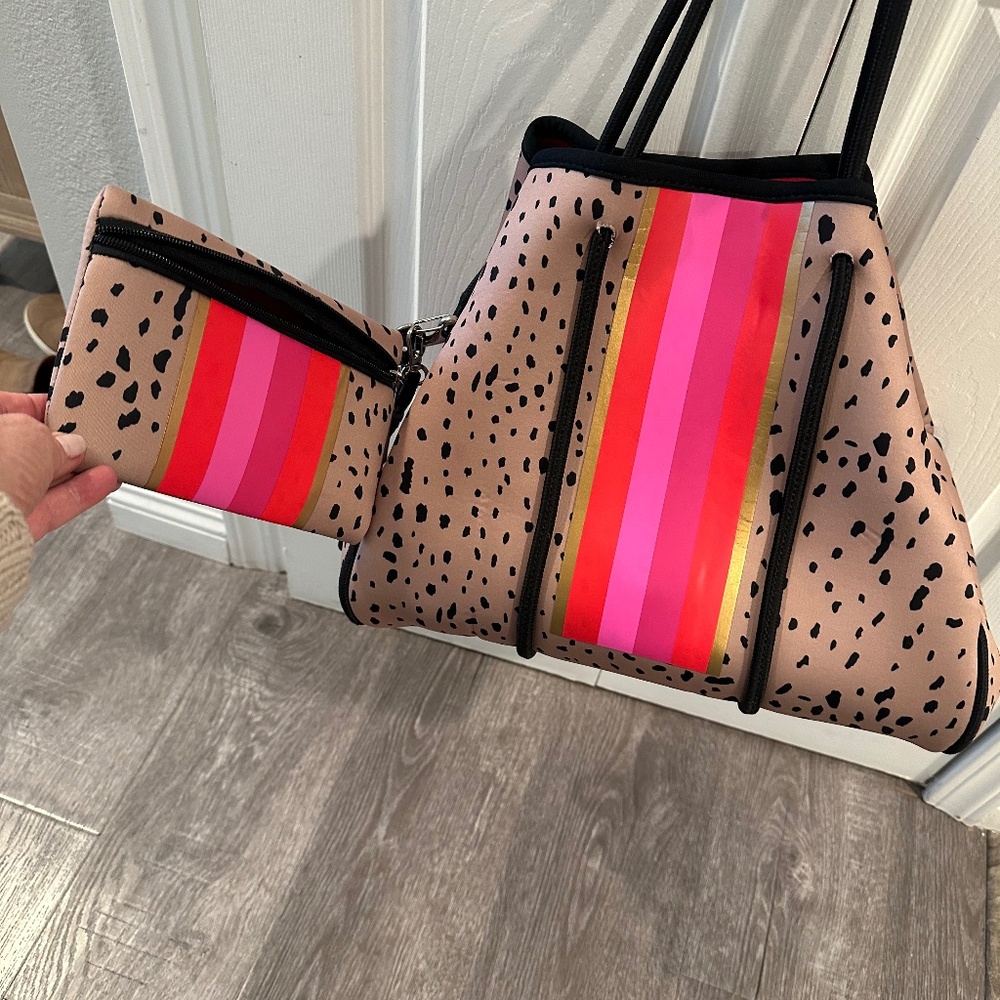 Taylor Gray leopard neoprene expandable tote